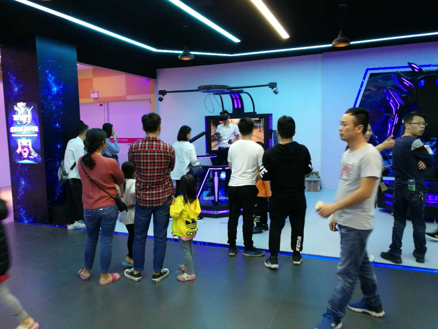 1678075069346406.jpg 東莞家匯購(gòu)物廣場(chǎng)VR體驗(yàn)館 (5).jpg